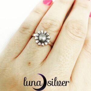 Bellis Perennis Ring